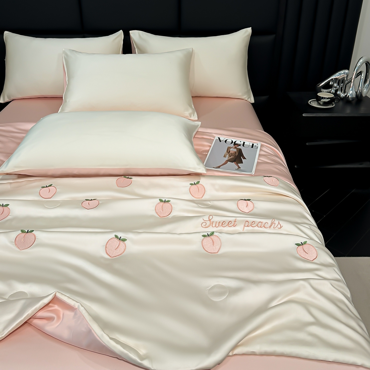 91家纺网 家纺一手货源 找家纺 利欧 2025新款水洗天丝满绣刺绣床单床笠款夏被四件套 水蜜桃-奶白粉