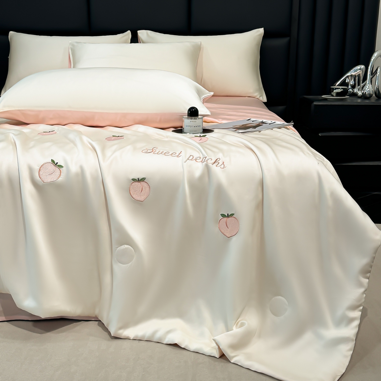 91家纺网 家纺一手货源 找家纺 利欧 2025新款水洗天丝满绣刺绣床单床笠款夏被四件套 水蜜桃-奶白粉