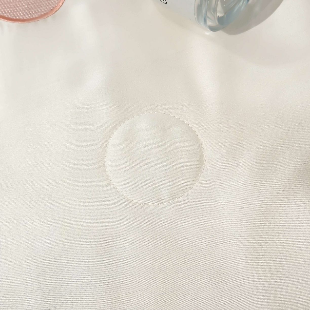 91家纺网 家纺一手货源 找家纺 利欧 2025新款水洗天丝满绣刺绣床单床笠款夏被四件套 水蜜桃-奶白粉