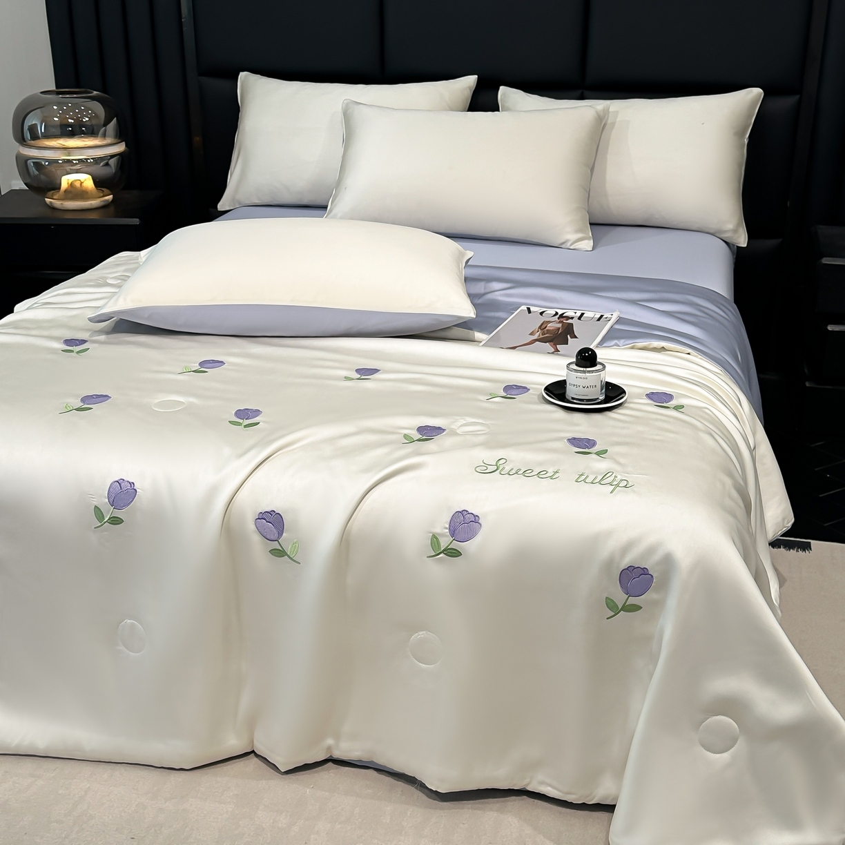 91家纺网 家纺一手货源 找家纺 利欧 2025新款水洗天丝满绣刺绣床单床笠款夏被四件套 郁金香-奶白紫