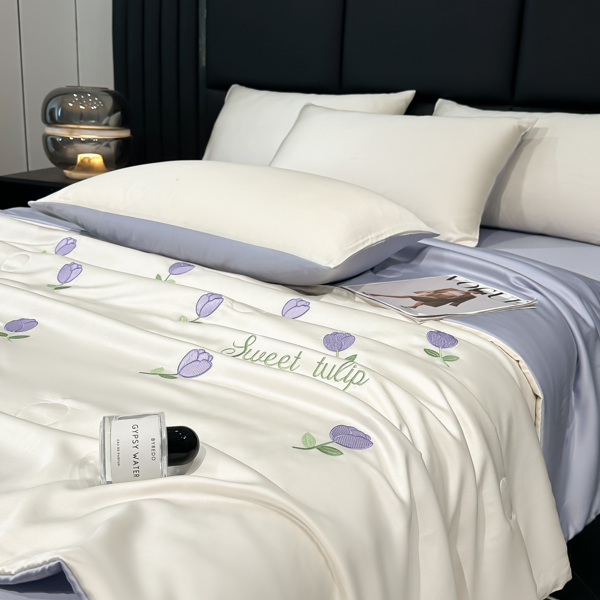 91家纺网 家纺一手货源 找家纺 利欧 2025新款水洗天丝满绣刺绣床单床笠款夏被四件套 郁金香-奶白紫