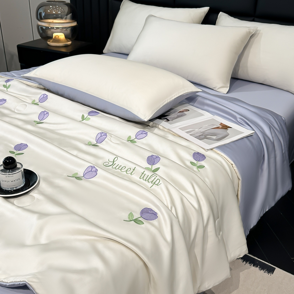 91家纺网 家纺一手货源 找家纺 利欧 2025新款水洗天丝满绣刺绣床单床笠款夏被四件套 郁金香-奶白紫