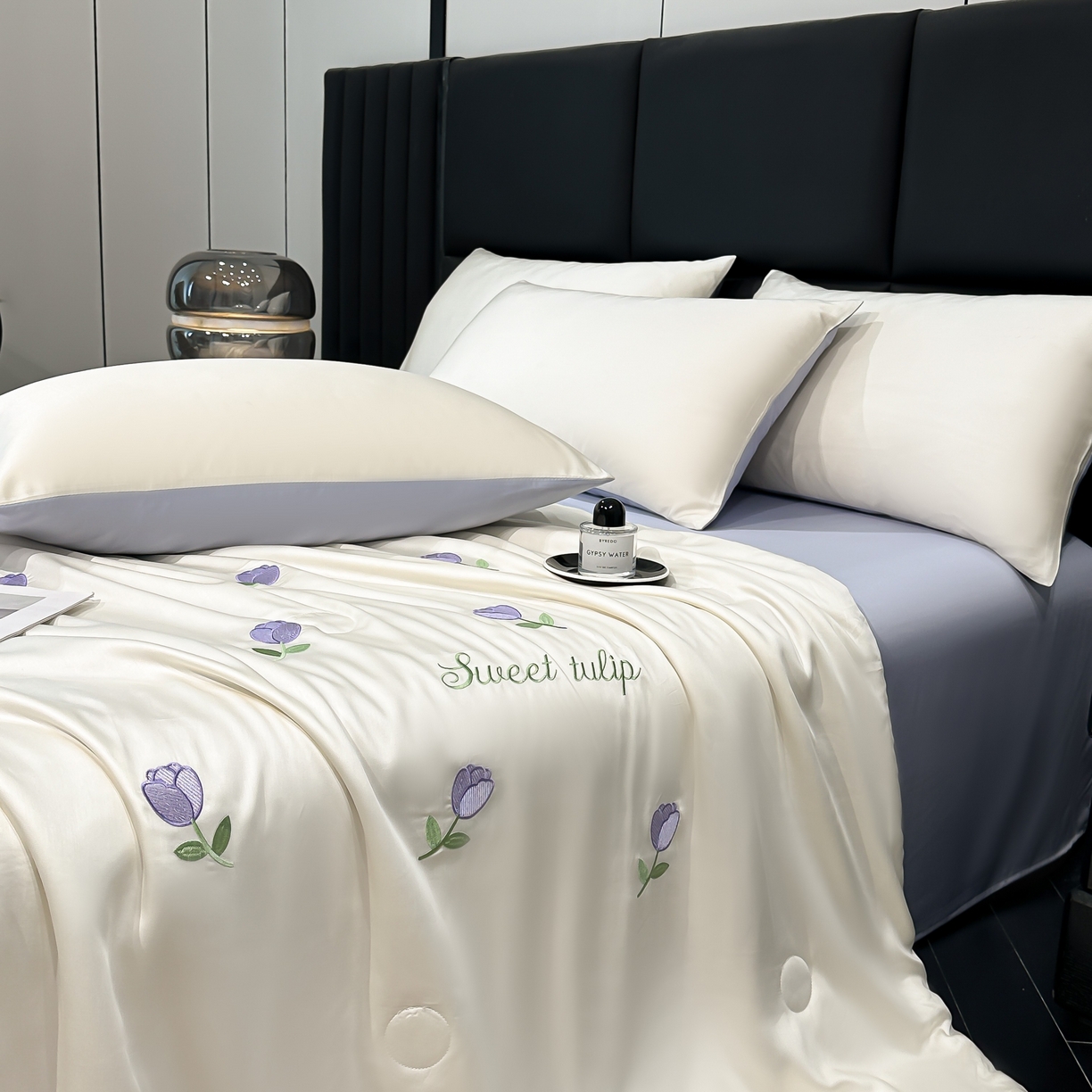 91家纺网 家纺一手货源 找家纺 利欧 2025新款水洗天丝满绣刺绣床单床笠款夏被四件套 郁金香-奶白紫