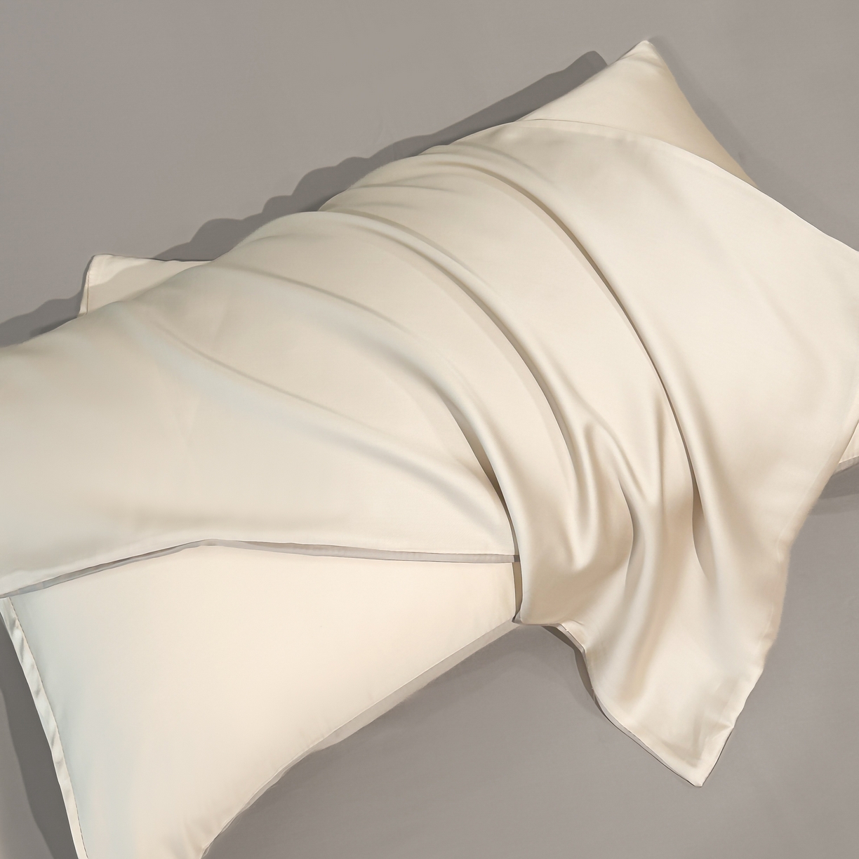 91家纺网 家纺一手货源 找家纺 利欧 2025新款水洗天丝满绣刺绣床单床笠款夏被四件套 小熊头-梧桐灰