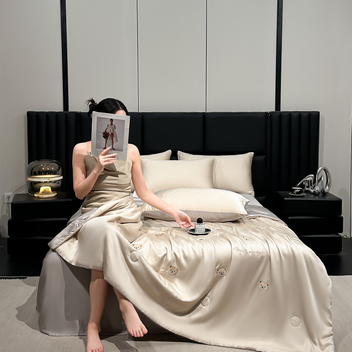 91家纺网 家纺一手货源 找家纺 利欧 2025新款水洗天丝满绣刺绣床单床笠款夏被四件套 小熊头-梧桐灰