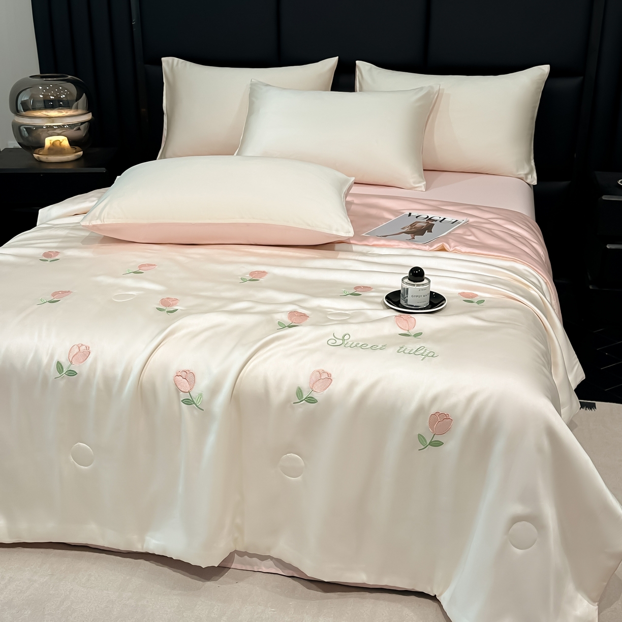 91家纺网 家纺一手货源 找家纺 利欧 2025新款水洗天丝满绣刺绣床单床笠款夏被四件套 郁金香-奶白粉