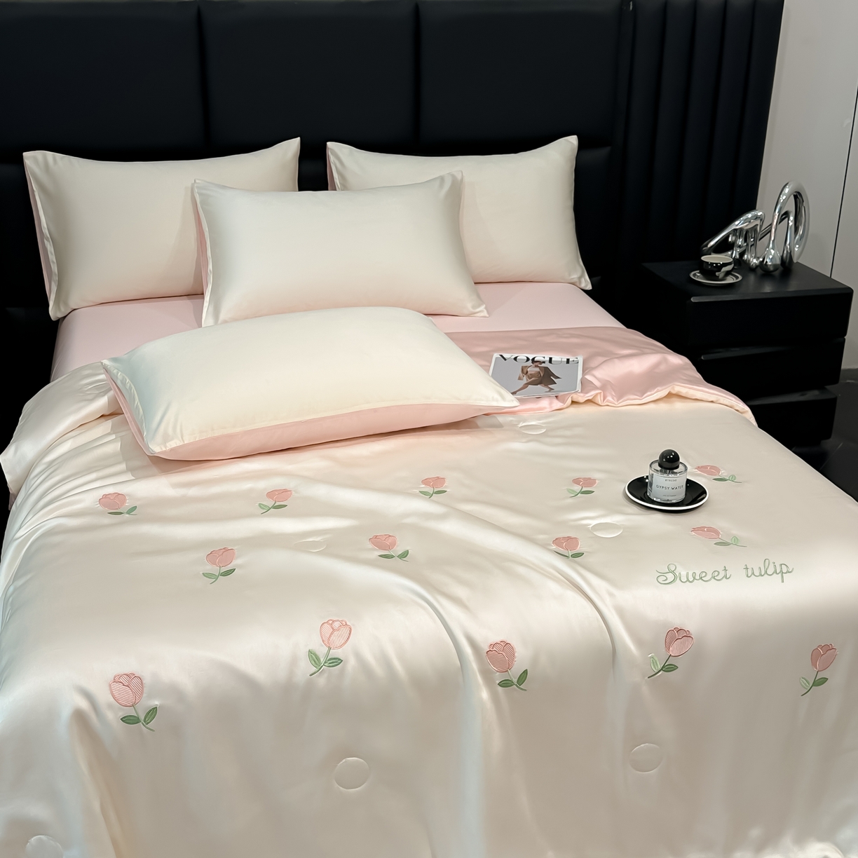 91家纺网 家纺一手货源 找家纺 利欧 2025新款水洗天丝满绣刺绣床单床笠款夏被四件套 郁金香-奶白粉