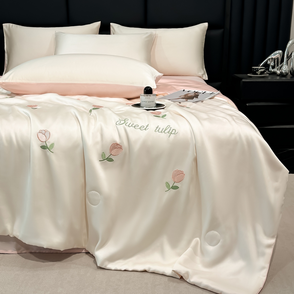 91家纺网 家纺一手货源 找家纺 利欧 2025新款水洗天丝满绣刺绣床单床笠款夏被四件套 郁金香-奶白粉