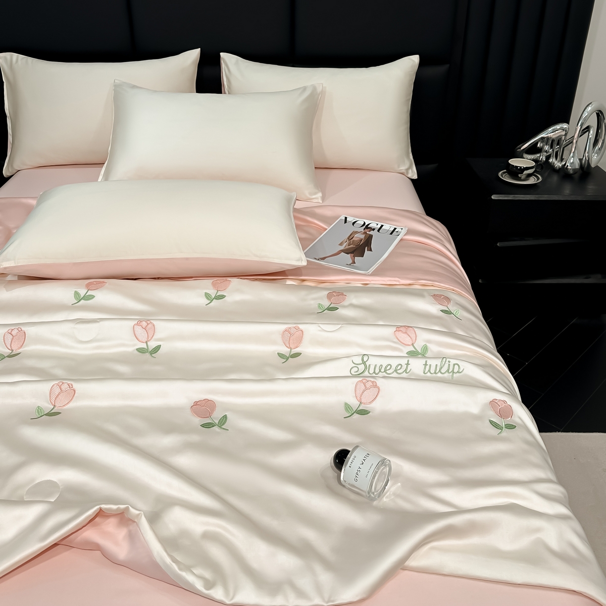 91家纺网 家纺一手货源 找家纺 利欧 2025新款水洗天丝满绣刺绣床单床笠款夏被四件套 郁金香-奶白粉