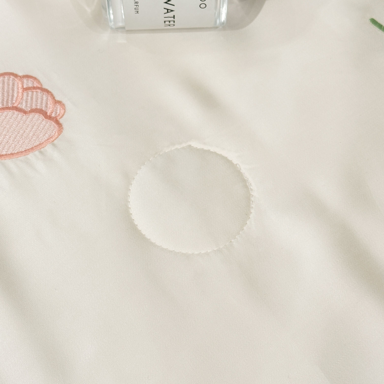 91家纺网 家纺一手货源 找家纺 利欧 2025新款水洗天丝满绣刺绣床单床笠款夏被四件套 郁金香-奶白粉