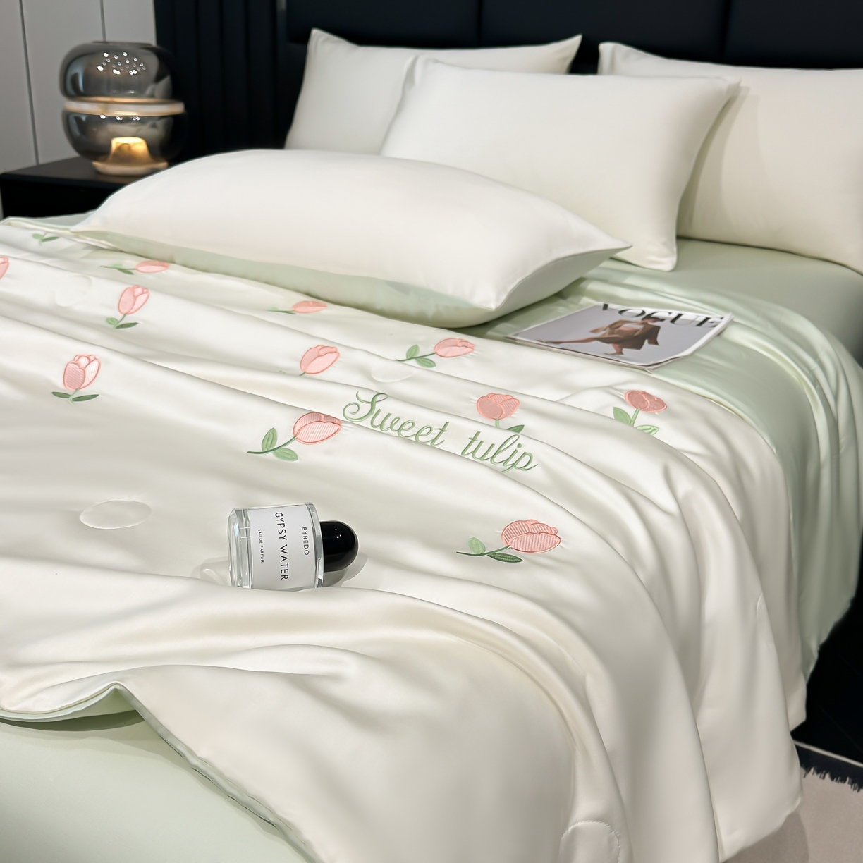 91家纺网 家纺一手货源 找家纺 利欧 2025新款水洗天丝满绣刺绣床单床笠款夏被四件套 郁金香-奶白绿