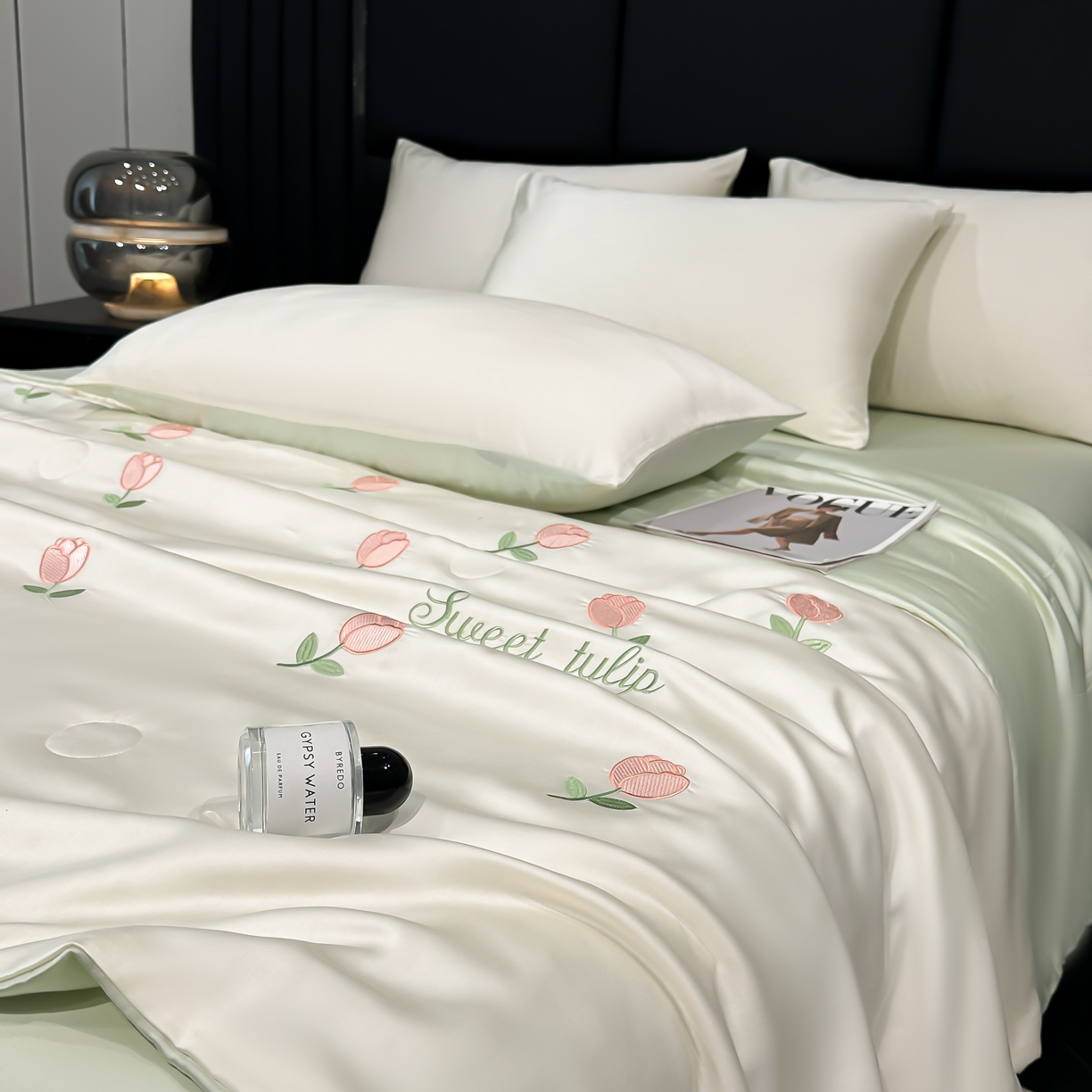 91家纺网 家纺一手货源 找家纺 利欧 2025新款水洗天丝满绣刺绣床单床笠款夏被四件套 郁金香-奶白绿