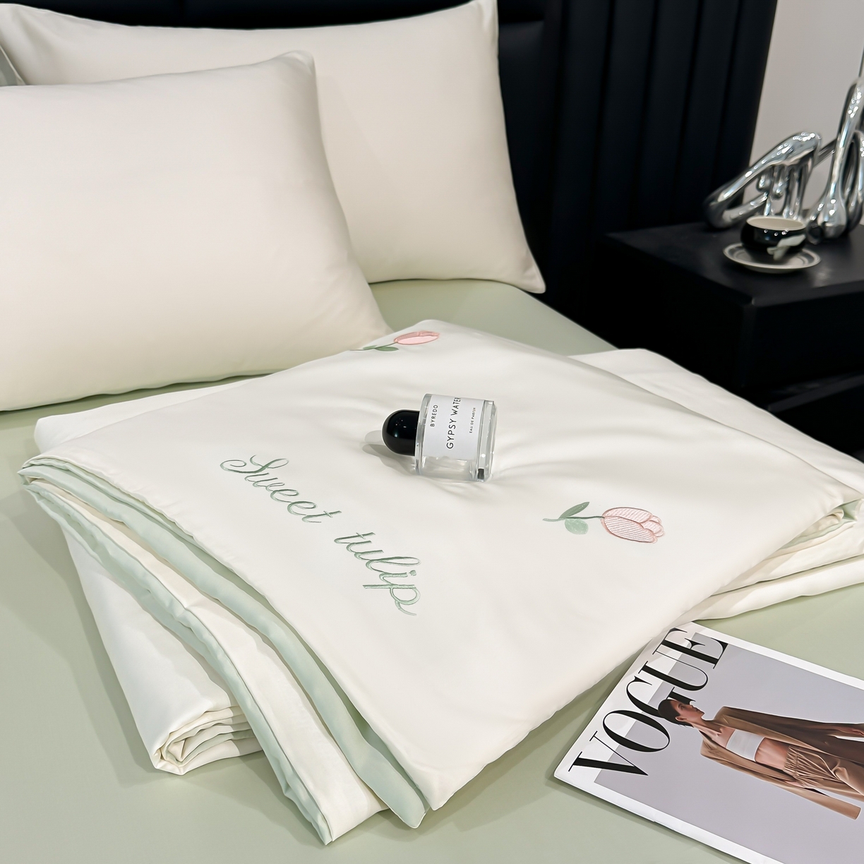 91家纺网 家纺一手货源 找家纺 利欧 2025新款水洗天丝满绣刺绣床单床笠款夏被四件套 郁金香-奶白绿