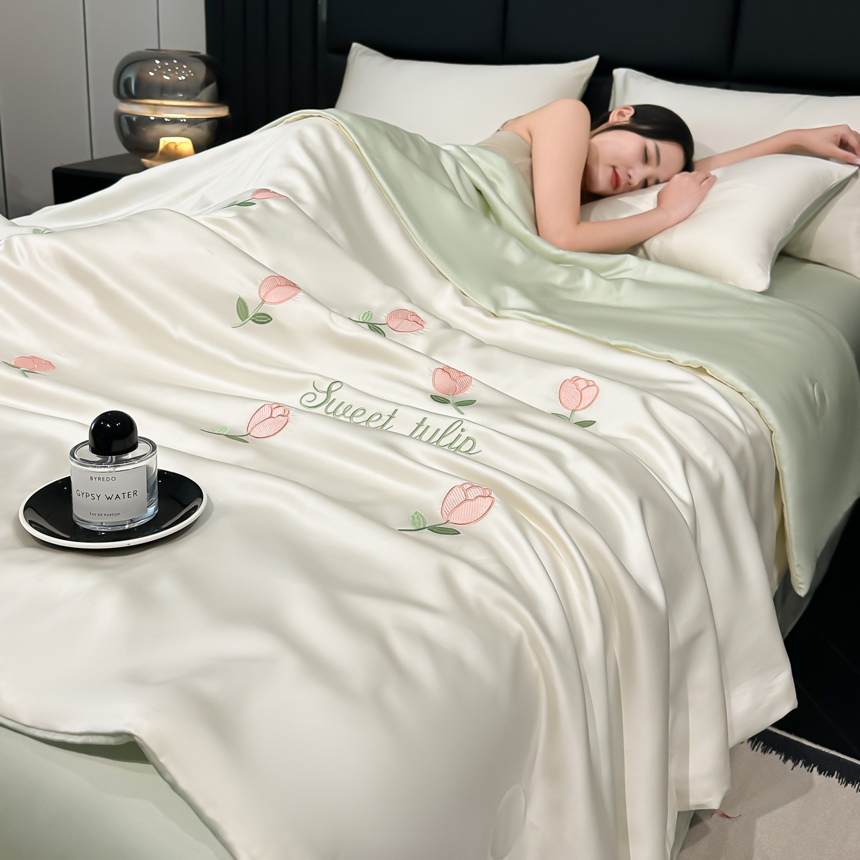 91家纺网 家纺一手货源 找家纺 利欧 2025新款水洗天丝满绣刺绣床单床笠款夏被四件套 郁金香-奶白绿