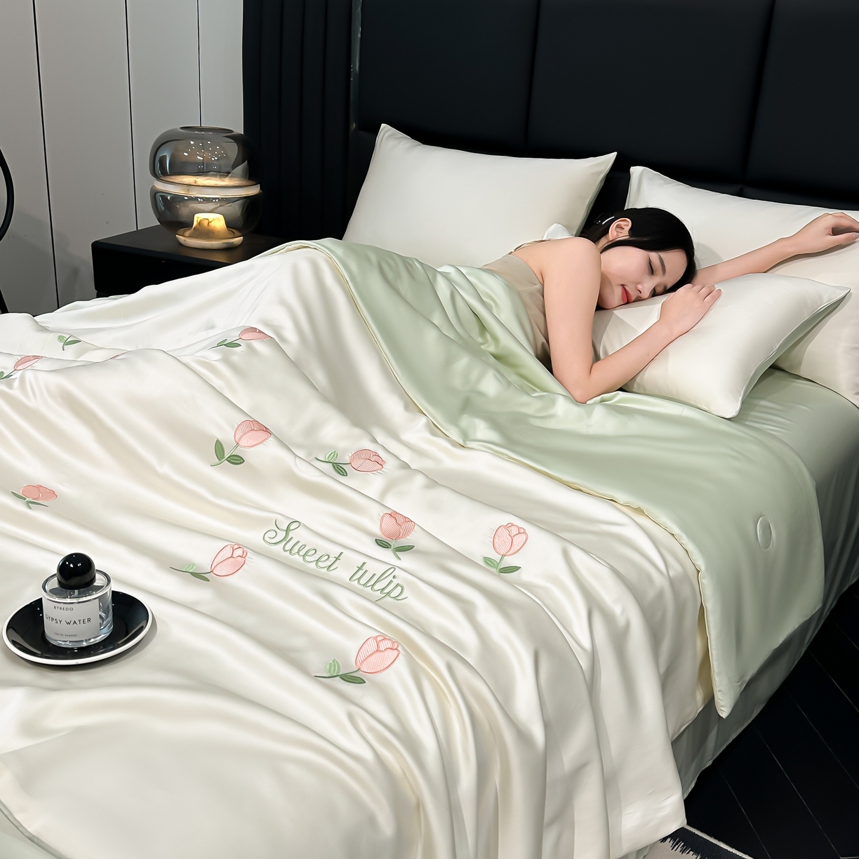 91家纺网 家纺一手货源 找家纺 利欧 2025新款水洗天丝满绣刺绣床单床笠款夏被四件套 郁金香-奶白绿