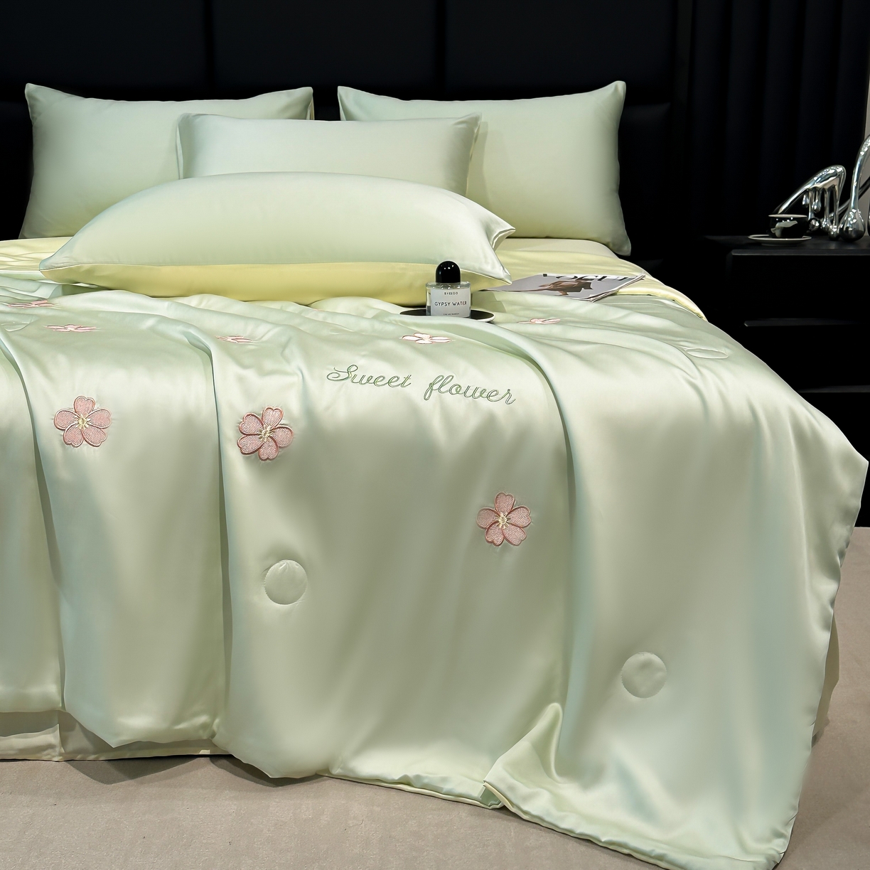 91家纺网 家纺一手货源 找家纺 利欧 2025新款水洗天丝满绣刺绣床单床笠款夏被四件套 太阳花-水绿奶黄