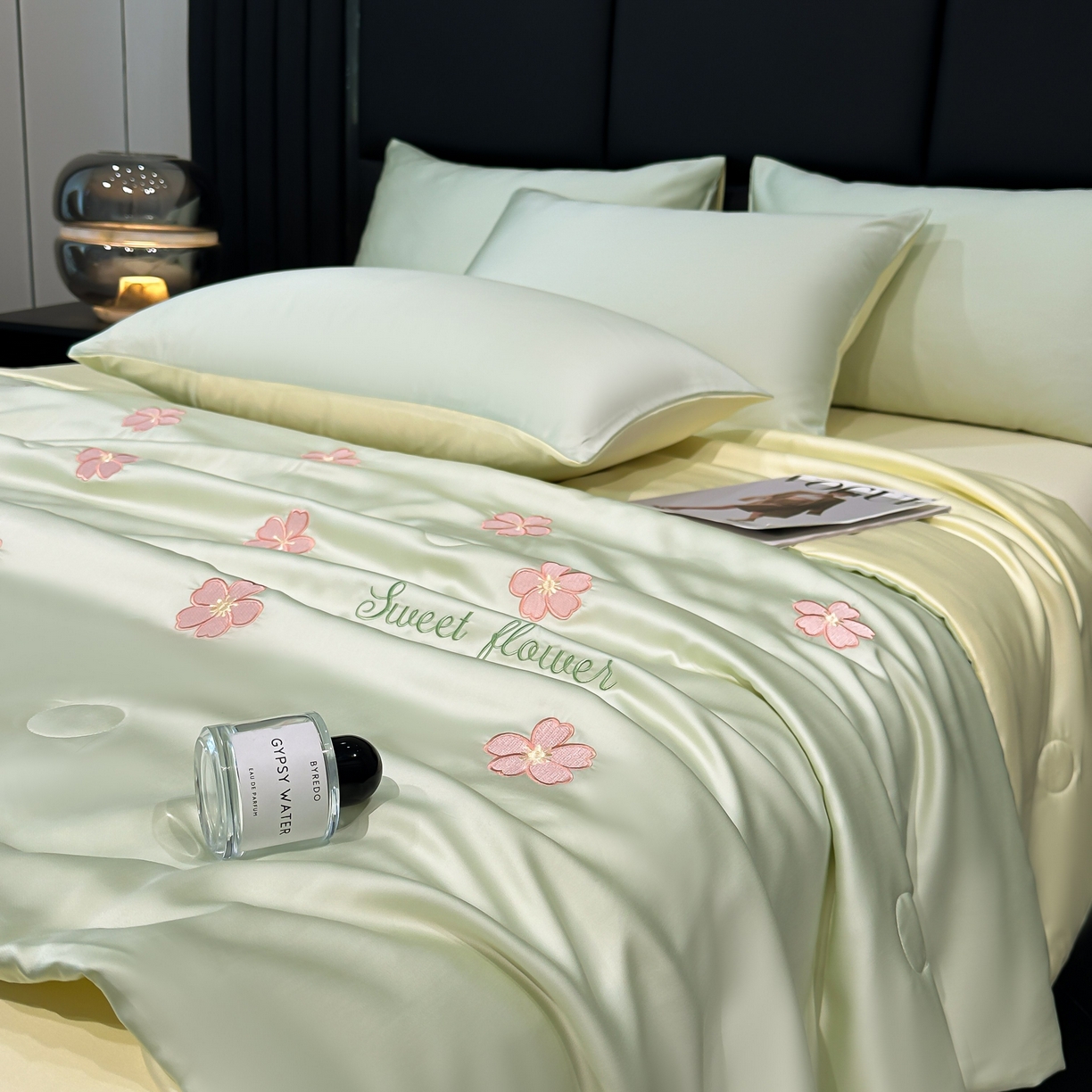 91家纺网 家纺一手货源 找家纺 利欧 2025新款水洗天丝满绣刺绣床单床笠款夏被四件套 太阳花-水绿奶黄