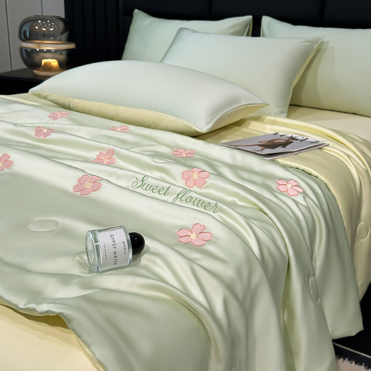 91家纺网 家纺一手货源 找家纺 利欧 2025新款水洗天丝满绣刺绣床单床笠款夏被四件套 太阳花-水绿奶黄