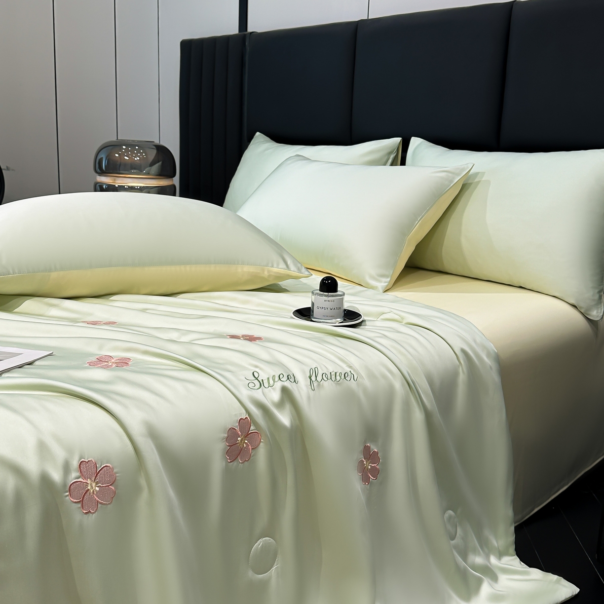 91家纺网 家纺一手货源 找家纺 利欧 2025新款水洗天丝满绣刺绣床单床笠款夏被四件套 太阳花-水绿奶黄