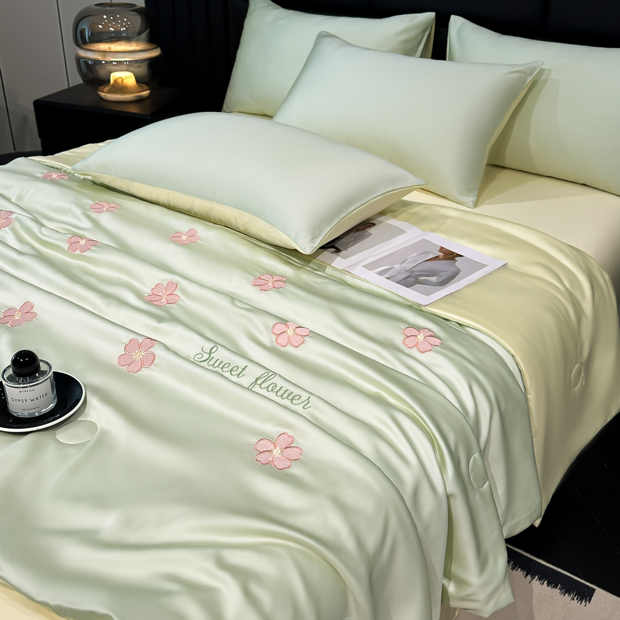 91家纺网 家纺一手货源 找家纺 利欧 2025新款水洗天丝满绣刺绣床单床笠款夏被四件套 太阳花-水绿奶黄