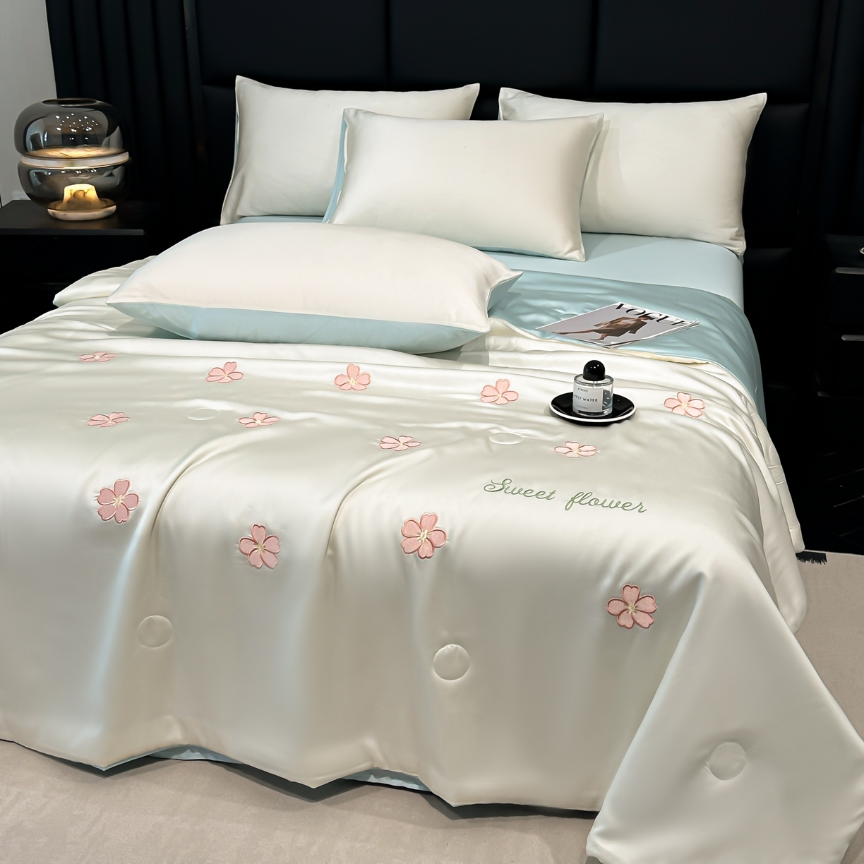 91家纺网 家纺一手货源 找家纺 利欧 2025新款水洗天丝满绣刺绣床单床笠款夏被四件套 太阳花-奶白蓝