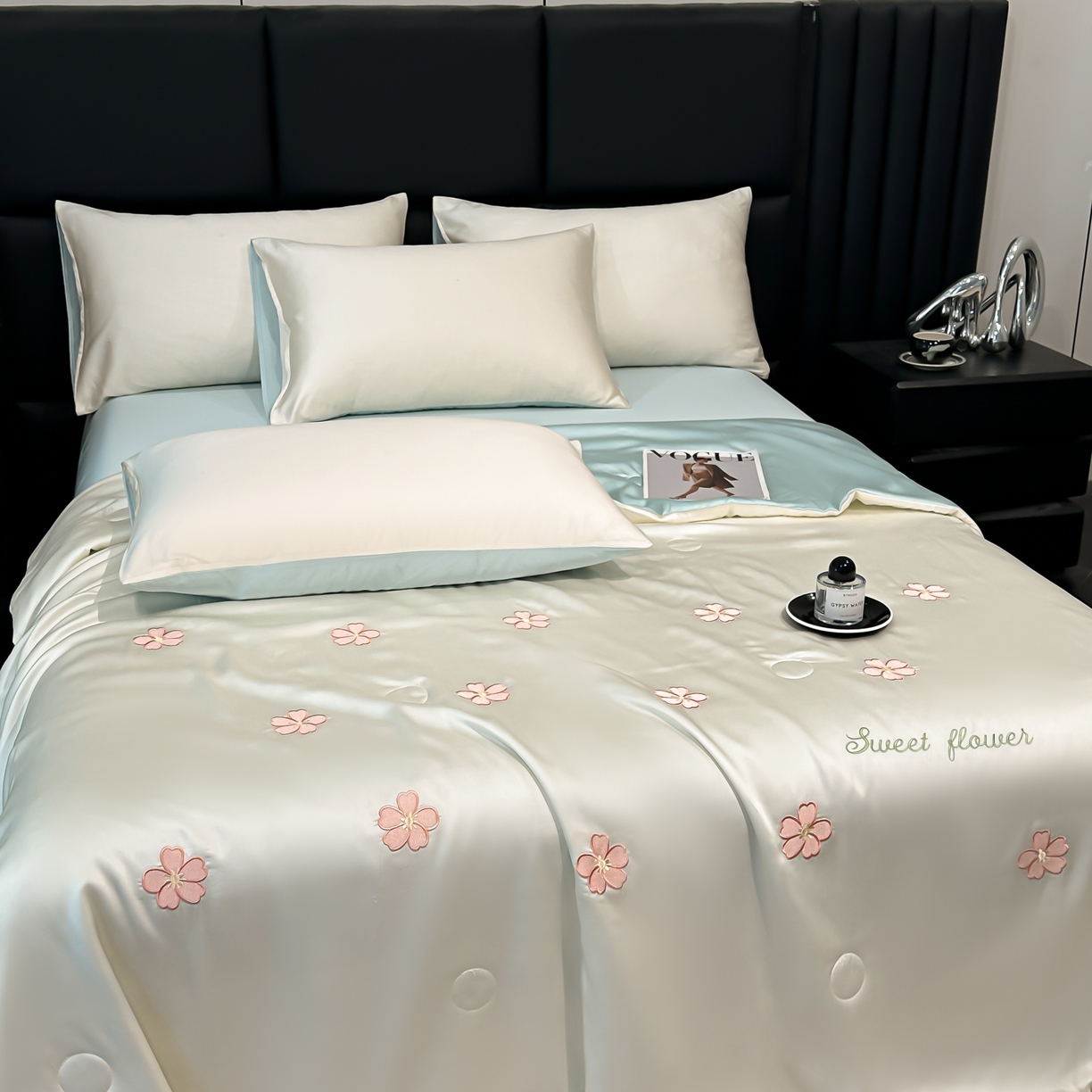 91家纺网 家纺一手货源 找家纺 利欧 2025新款水洗天丝满绣刺绣床单床笠款夏被四件套 太阳花-奶白蓝