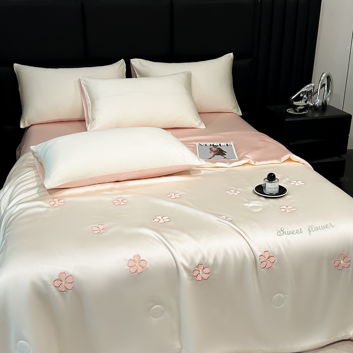 91家纺网 家纺一手货源 找家纺 利欧 2025新款水洗天丝满绣刺绣床单床笠款夏被四件套 太阳花-奶白粉