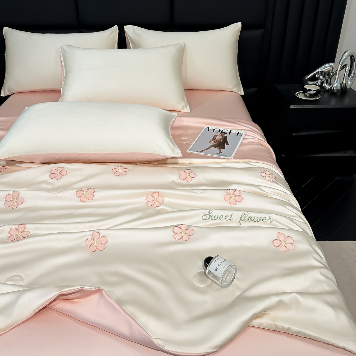 91家纺网 家纺一手货源 找家纺 利欧 2025新款水洗天丝满绣刺绣床单床笠款夏被四件套 太阳花-奶白粉