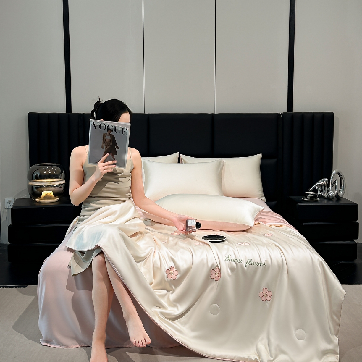 91家纺网 家纺一手货源 找家纺 利欧 2025新款水洗天丝满绣刺绣床单床笠款夏被四件套 太阳花-奶白粉