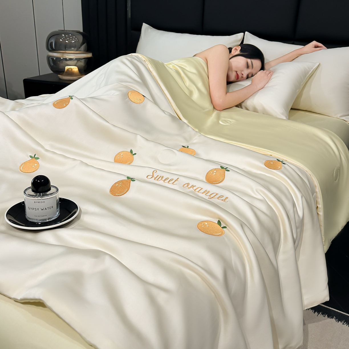 91家纺网 家纺一手货源 找家纺 利欧 2025新款水洗天丝满绣刺绣床单床笠款夏被四件套 砂糖橘-奶白黄