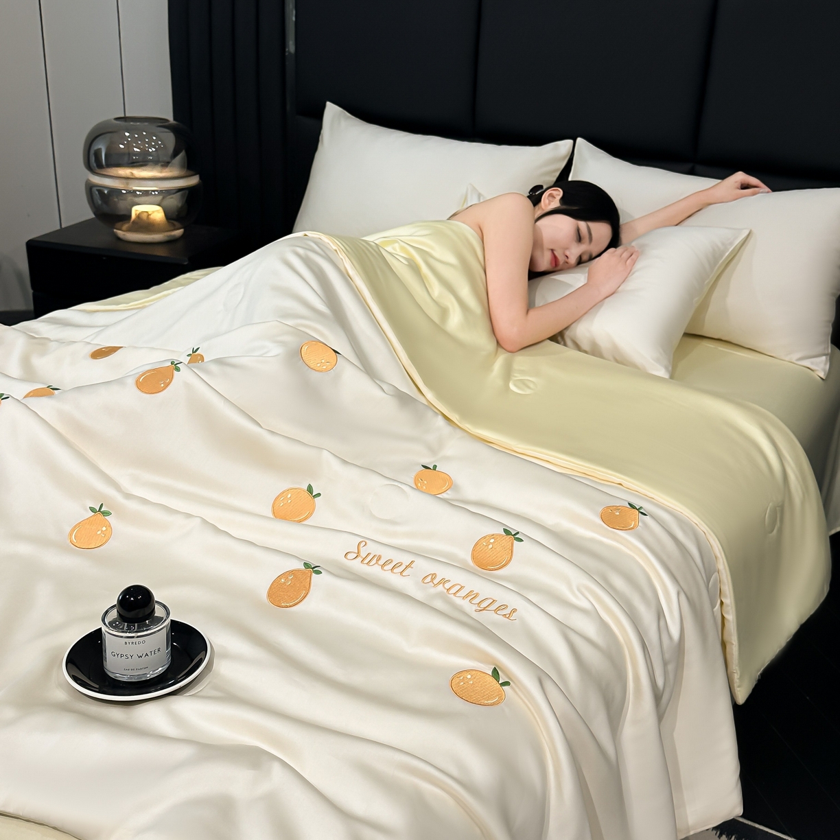 91家纺网 家纺一手货源 找家纺 利欧 2025新款水洗天丝满绣刺绣床单床笠款夏被四件套 砂糖橘-奶白黄