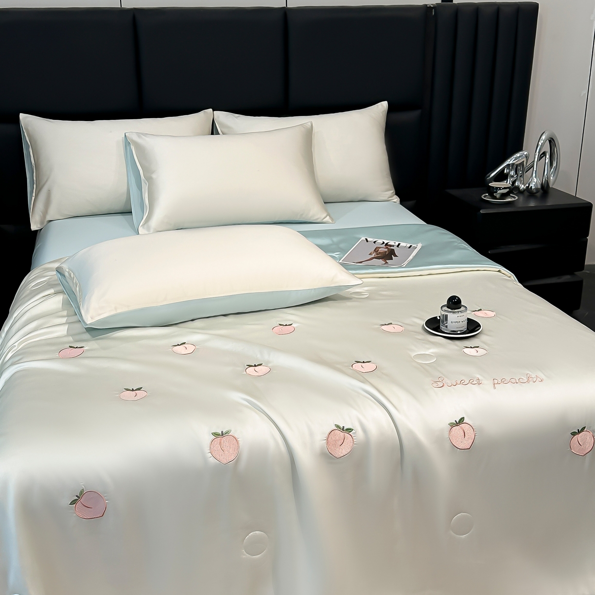 91家纺网 家纺一手货源 找家纺 利欧 2025新款水洗天丝满绣刺绣床单床笠款夏被四件套 水蜜桃-奶白蓝