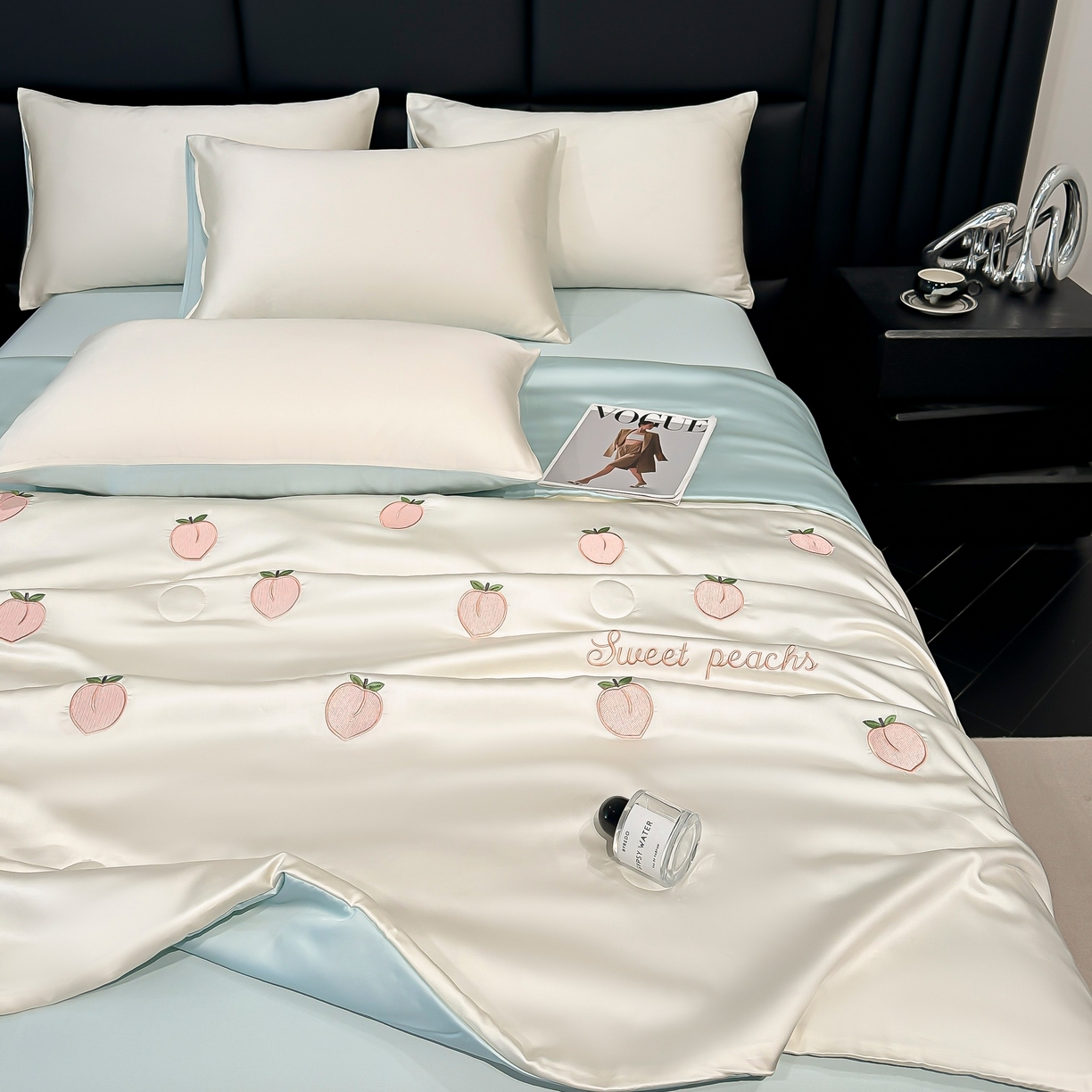 91家纺网 家纺一手货源 找家纺 利欧 2025新款水洗天丝满绣刺绣床单床笠款夏被四件套 水蜜桃-奶白蓝