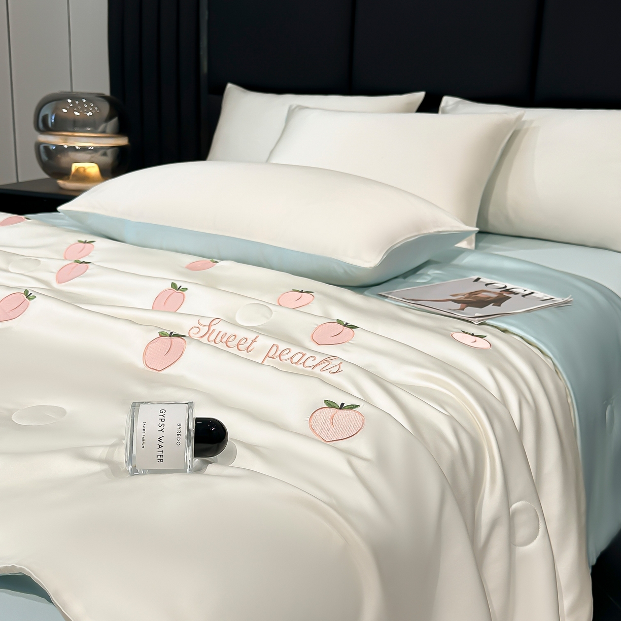 91家纺网 家纺一手货源 找家纺 利欧 2025新款水洗天丝满绣刺绣床单床笠款夏被四件套 水蜜桃-奶白蓝