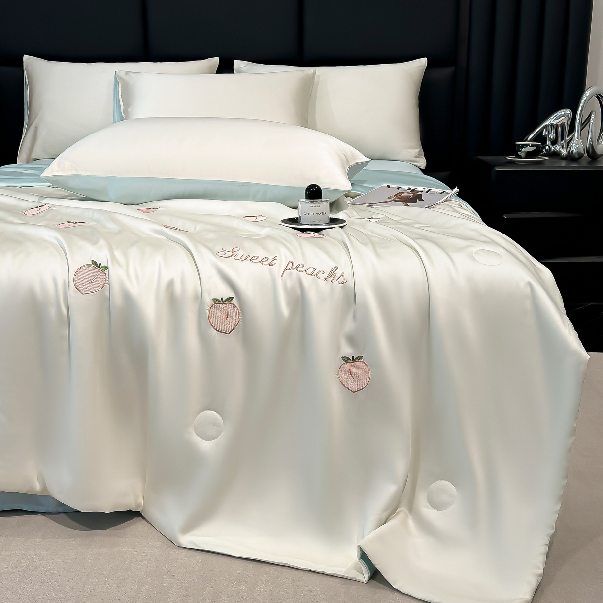 91家纺网 家纺一手货源 找家纺 利欧 2025新款水洗天丝满绣刺绣床单床笠款夏被四件套 水蜜桃-奶白蓝