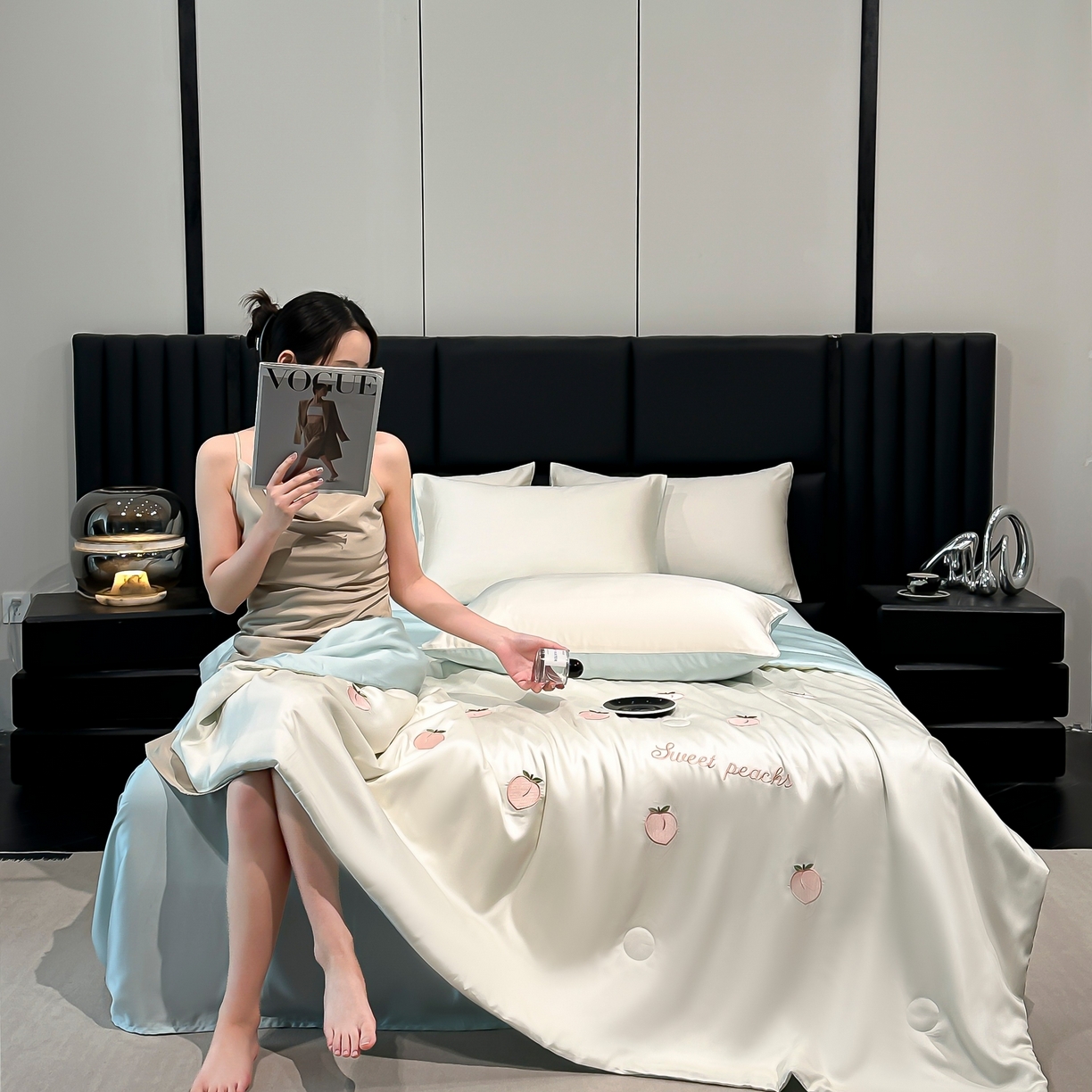 91家纺网 家纺一手货源 找家纺 利欧 2025新款水洗天丝满绣刺绣床单床笠款夏被四件套 水蜜桃-奶白蓝