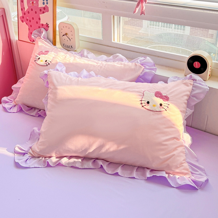 91家纺网 家纺一手货源 找家纺 雨菲家纺 2025新款水洗棉毛巾绣萌趣花边四件套--爱心猫蝴蝶结樱桃 爱心猫  粉紫