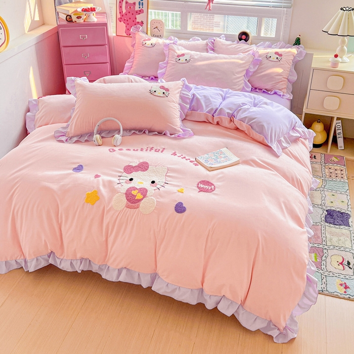 91家纺网 家纺一手货源 找家纺 雨菲家纺 2025新款水洗棉毛巾绣萌趣花边四件套--爱心猫蝴蝶结樱桃 爱心猫  粉紫