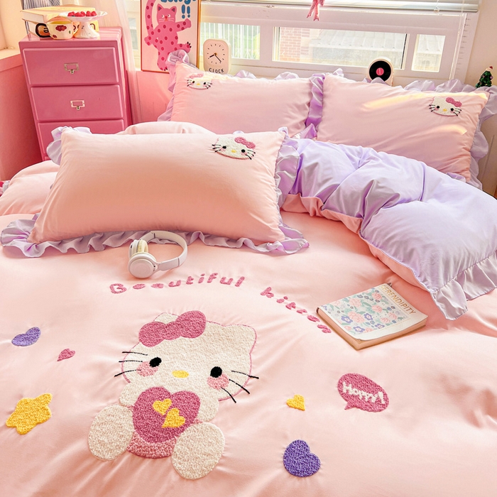 91家纺网 家纺一手货源 找家纺 雨菲家纺 2025新款水洗棉毛巾绣萌趣花边四件套--爱心猫蝴蝶结樱桃 爱心猫  粉紫