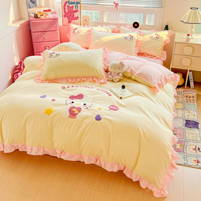 91家纺网 家纺一手货源 找家纺 雨菲家纺 2025新款水洗棉毛巾绣萌趣花边四件套--爱心猫蝴蝶结樱桃 爱心猫  奶黄粉