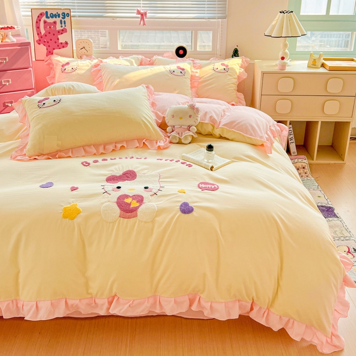 91家纺网 家纺一手货源 找家纺 雨菲家纺 2025新款水洗棉毛巾绣萌趣花边四件套--爱心猫蝴蝶结樱桃 爱心猫  奶黄粉