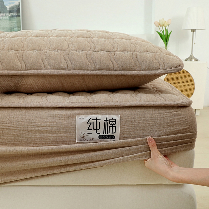 91家纺网 家纺一手货源 找家纺 豪选家纺 2025新款A类抗菌高支高密纯棉色织正宗双层纱夹棉床笠 慕斯咖