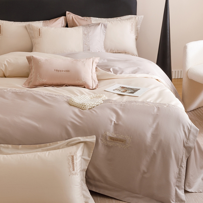 91家纺网 家纺一手货源 找家纺 艾莱家纺 2025新款A类100支长绒棉纯棉四件套-玛格丽特 玛格丽特-烟紫灰-奶油黄