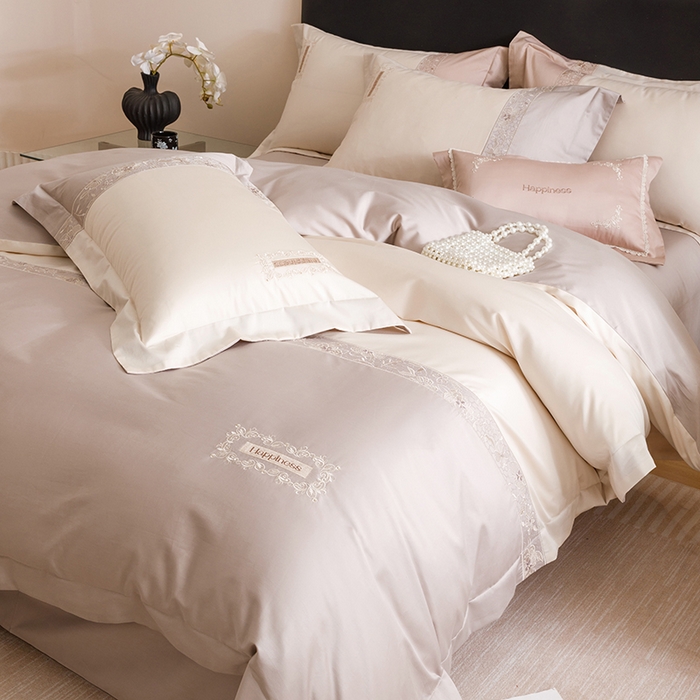 91家纺网 家纺一手货源 找家纺 艾莱家纺 2025新款A类100支长绒棉纯棉四件套-玛格丽特 玛格丽特-烟紫灰-奶油黄