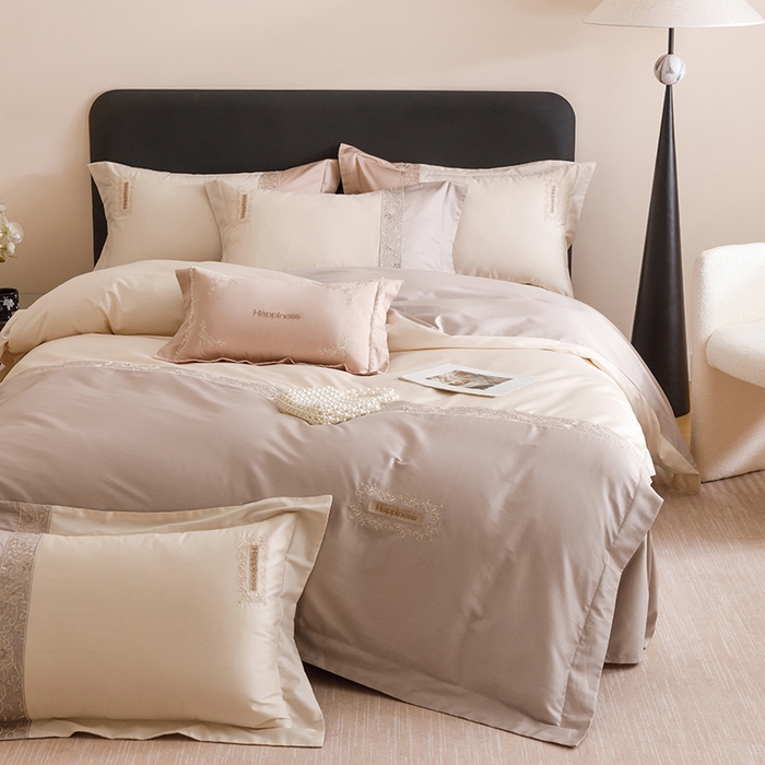 91家纺网 家纺一手货源 找家纺 艾莱家纺 2025新款A类100支长绒棉纯棉四件套-玛格丽特 玛格丽特-烟紫灰-奶油黄