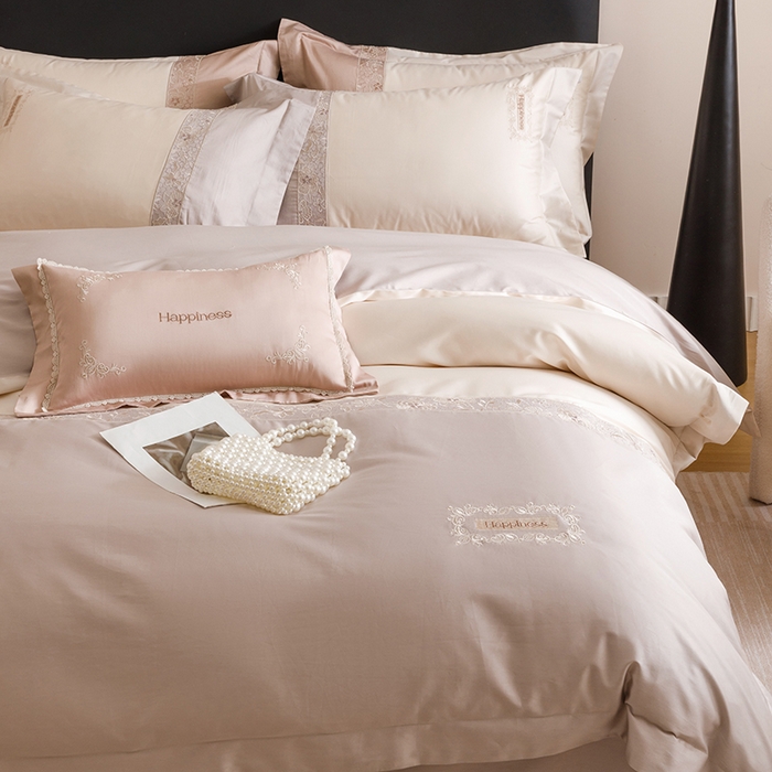 91家纺网 家纺一手货源 找家纺 艾莱家纺 2025新款A类100支长绒棉纯棉四件套-玛格丽特 玛格丽特-烟紫灰-奶油黄