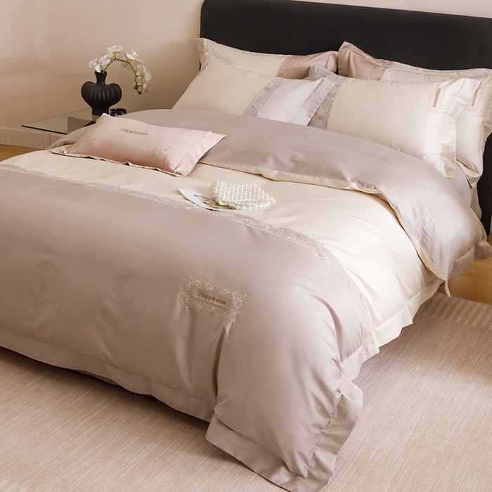 91家纺网 家纺一手货源 找家纺 艾莱家纺 2025新款A类100支长绒棉纯棉四件套-玛格丽特 玛格丽特-烟紫灰-奶油黄