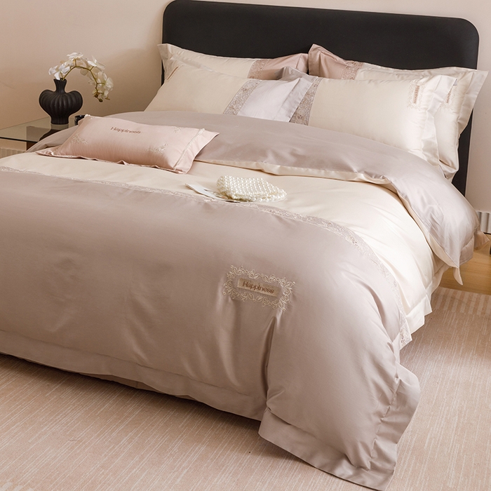 91家纺网 家纺一手货源 找家纺 艾莱家纺 2025新款A类100支长绒棉纯棉四件套-玛格丽特 玛格丽特-烟紫灰-奶油黄