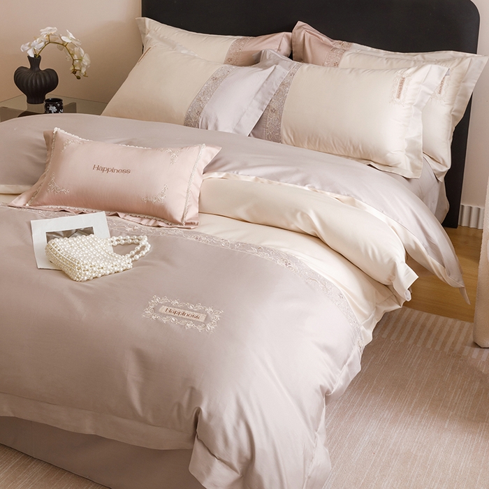 91家纺网 家纺一手货源 找家纺 艾莱家纺 2025新款A类100支长绒棉纯棉四件套-玛格丽特 玛格丽特-烟紫灰-奶油黄