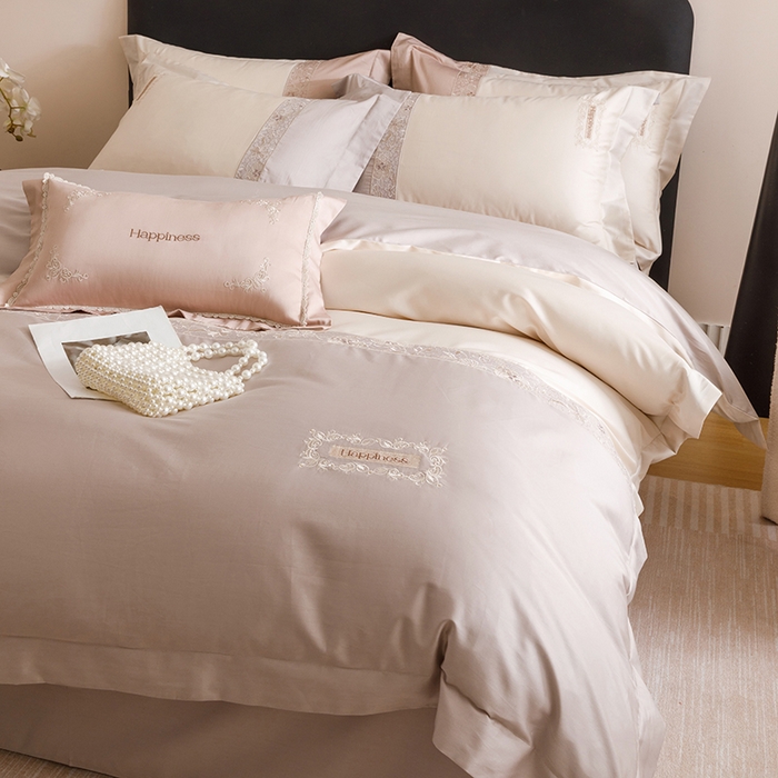 91家纺网 家纺一手货源 找家纺 艾莱家纺 2025新款A类100支长绒棉纯棉四件套-玛格丽特 玛格丽特-烟紫灰-奶油黄